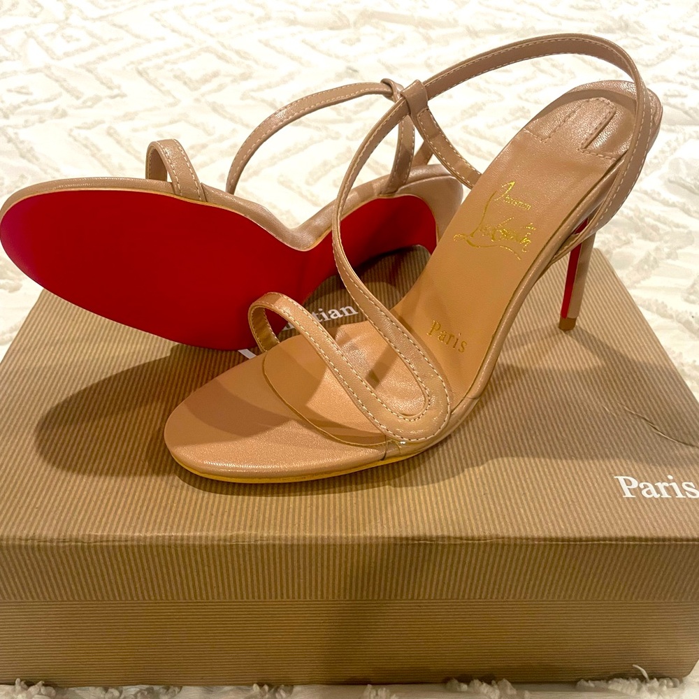 Heeled sandals. Size 39
